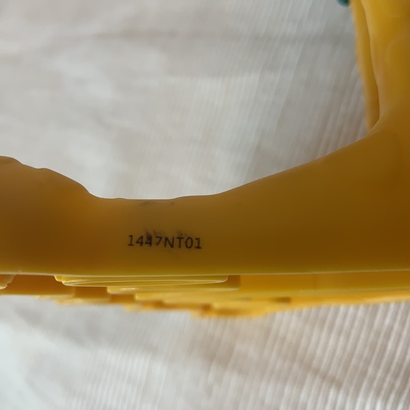 HTF Disney 2017 Moana Plastic squeeze and scream Hei Hei rooster squeaky toy - Picture 10 of 10